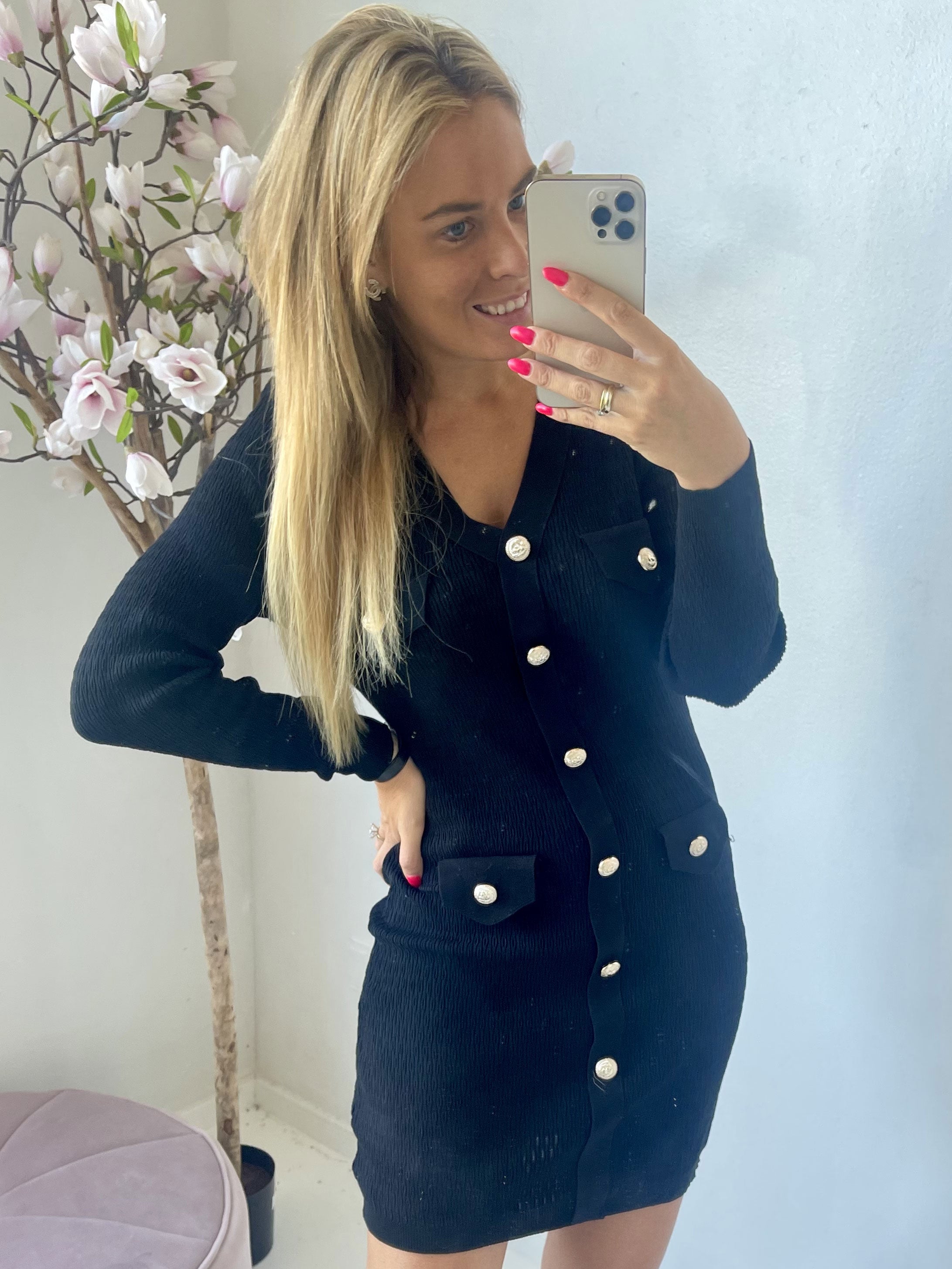 Melody - Smuk viscose kjole med guldknapper